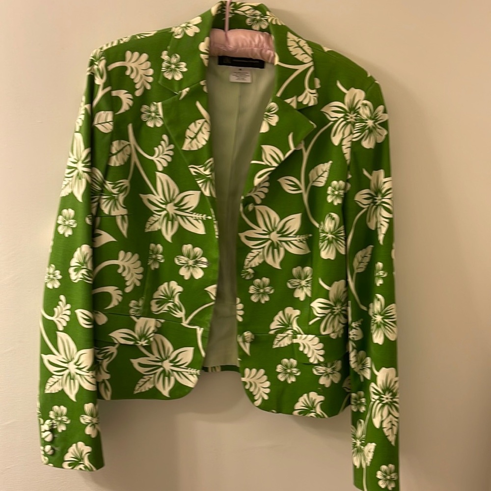 Waisted jacket with 3 button closure. Size M, I-N-C